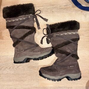 Brown snow boots